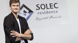 Mistrz Świata w Solec Residence – Kryształ Powiśla LIFESTYLE, Gwiazdy - Mistrz Świata w piłce siatkowej mężczyzn Karol Kłos zamieszka na Powiślu. Sportowiec wybrał na swój nowy dom apartamentowiec Solec Residence – Kryształ Powiśla. Do nowego miejsca przyciągnęły go sportowe udogodnienia budynku oraz sentyment do okolicy.