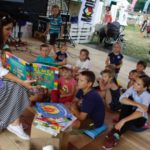 W Szczebrzeszynie dzieci szukają języka polskiego w trzcinie