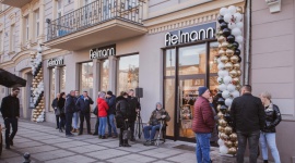 Fielmann – niemiecki lider branży optycznej otworzył nowy salon w Częstochowie LIFESTYLE, Moda - Marka Fielmann 19 grudnia br. otworzyła swój nowy salon w Częstochowie przy Alei Najświętszej Maryi Panny 33. Wcześniej salon marki Fielmann znajdował się w Galerii Jurajskiej.