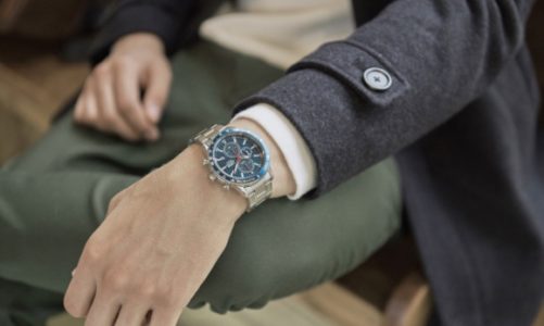 Modny dodatek do jesiennej stylizacji – czyli idealny zegarek